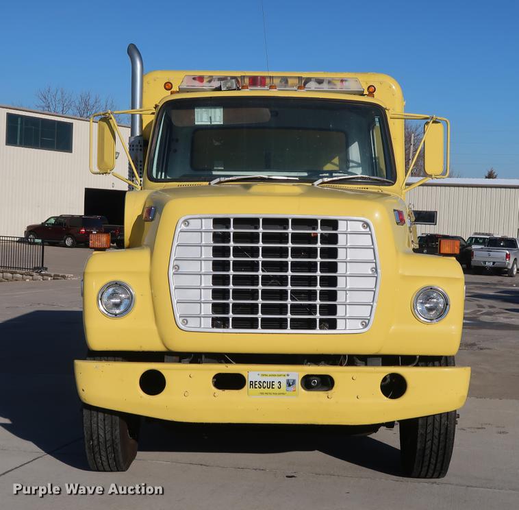 image for item DA6576 1982 Ford 8000 box truck