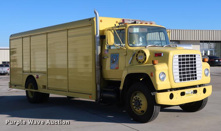 image for item DA6576 1982 Ford 8000 box truck