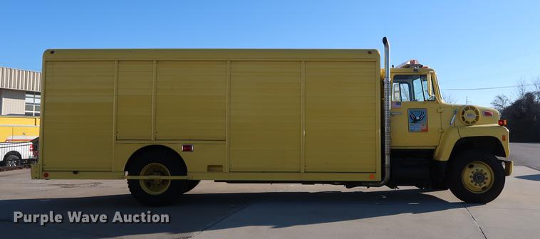 image for item DA6576 1982 Ford 8000 box truck