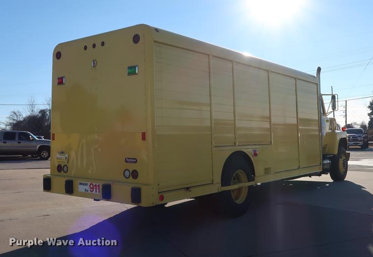 image for item DA6576 1982 Ford 8000 box truck