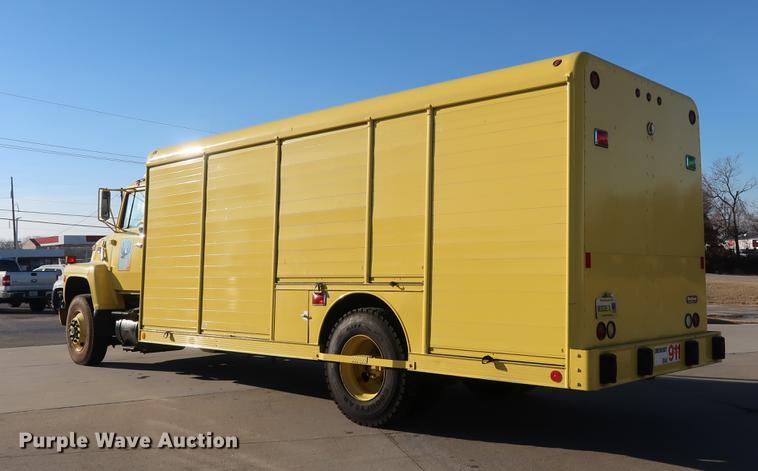 image for item DA6576 1982 Ford 8000 box truck