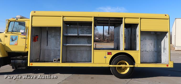 image for item DA6576 1982 Ford 8000 box truck