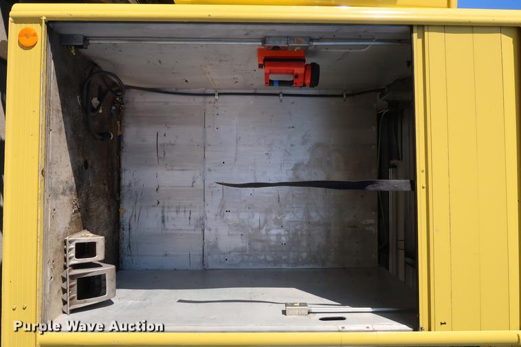 image for item DA6576 1982 Ford 8000 box truck