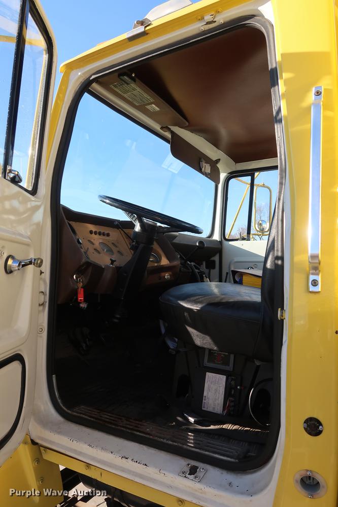 image for item DA6576 1982 Ford 8000 box truck