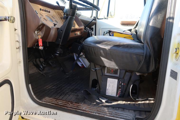 image for item DA6576 1982 Ford 8000 box truck