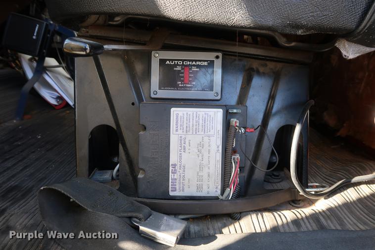 image for item DA6576 1982 Ford 8000 box truck