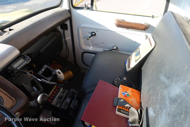 image for item DA6576 1982 Ford 8000 box truck