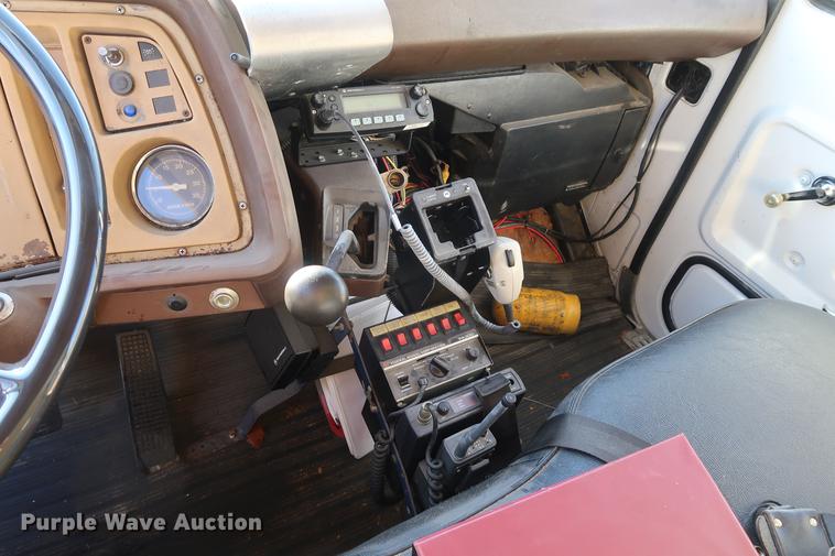 image for item DA6576 1982 Ford 8000 box truck