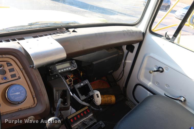 image for item DA6576 1982 Ford 8000 box truck