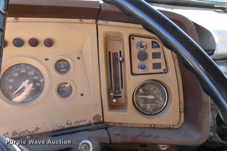 image for item DA6576 1982 Ford 8000 box truck