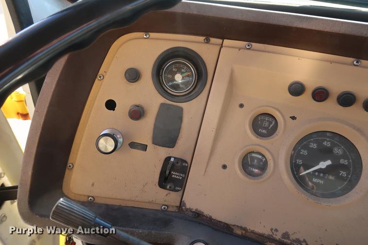 image for item DA6576 1982 Ford 8000 box truck