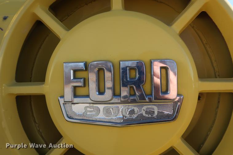 image for item DA6576 1982 Ford 8000 box truck