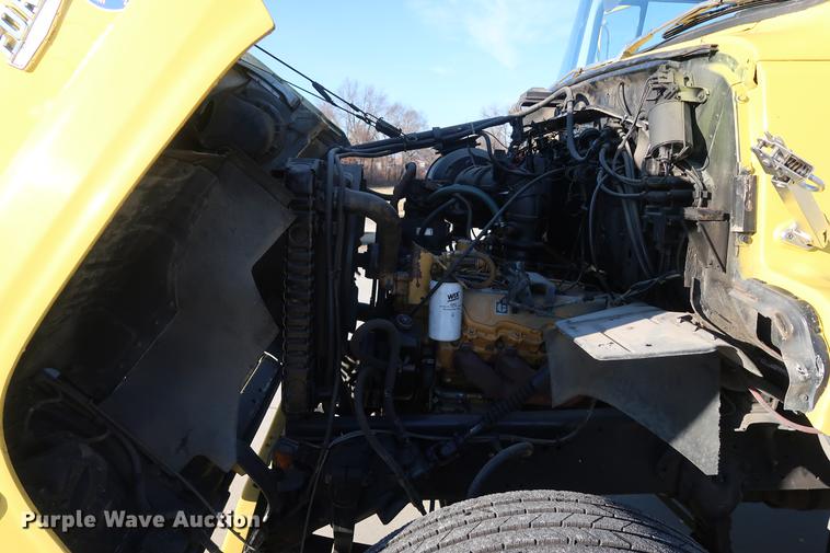 image for item DA6576 1982 Ford 8000 box truck