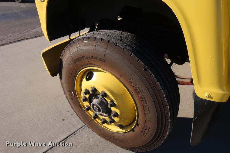 image for item DA6576 1982 Ford 8000 box truck