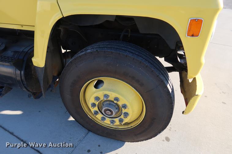 image for item DA6576 1982 Ford 8000 box truck