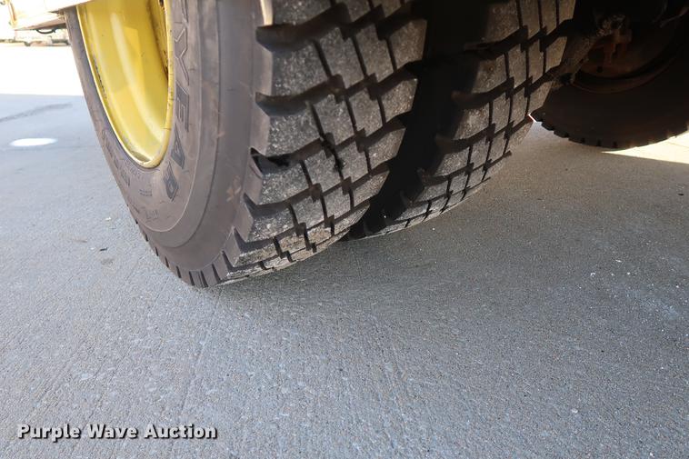 image for item DA6576 1982 Ford 8000 box truck