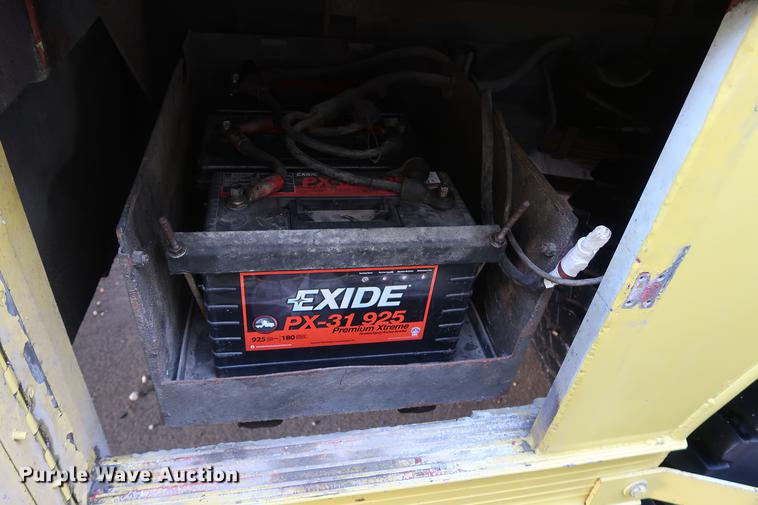 image for item DA6576 1982 Ford 8000 box truck