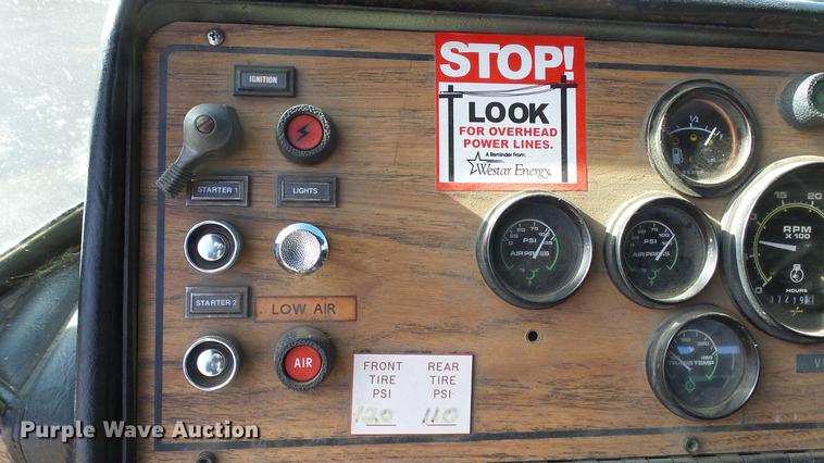 image for item DC0543 1985 Pierce Quint ladder fire truck