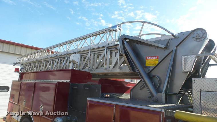 image for item DC0543 1985 Pierce Quint ladder fire truck