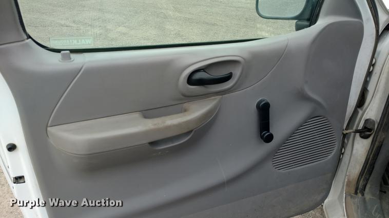 image for item DC0838 2000 Ford F150 pickup truck