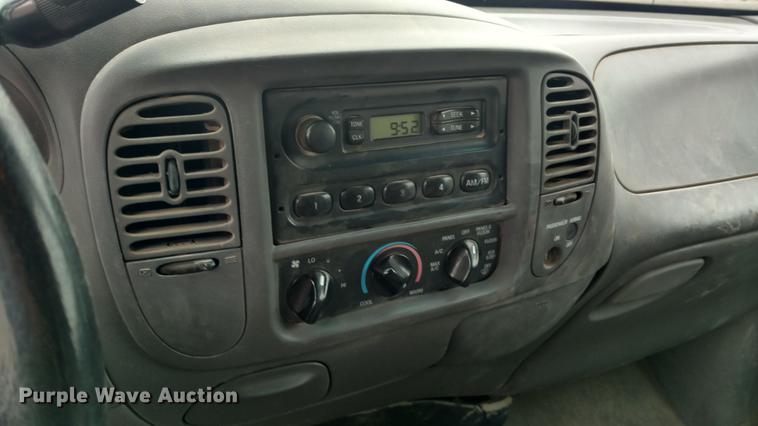 image for item DC0838 2000 Ford F150 pickup truck