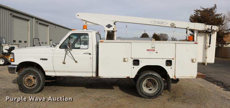image for item DC3558 1993 Ford F350 Super Duty bucket truck