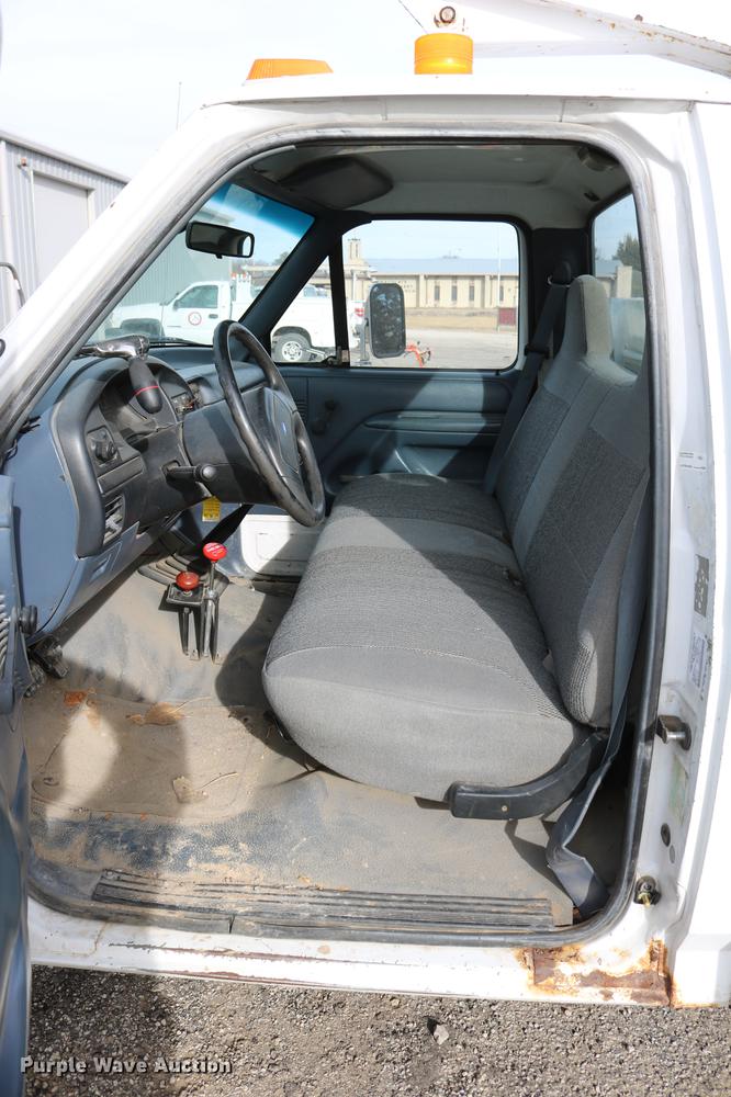 image for item DC3558 1993 Ford F350 Super Duty bucket truck