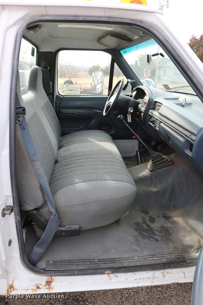 image for item DC3558 1993 Ford F350 Super Duty bucket truck