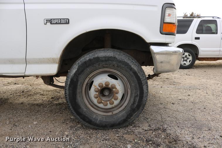 image for item DC3558 1993 Ford F350 Super Duty bucket truck