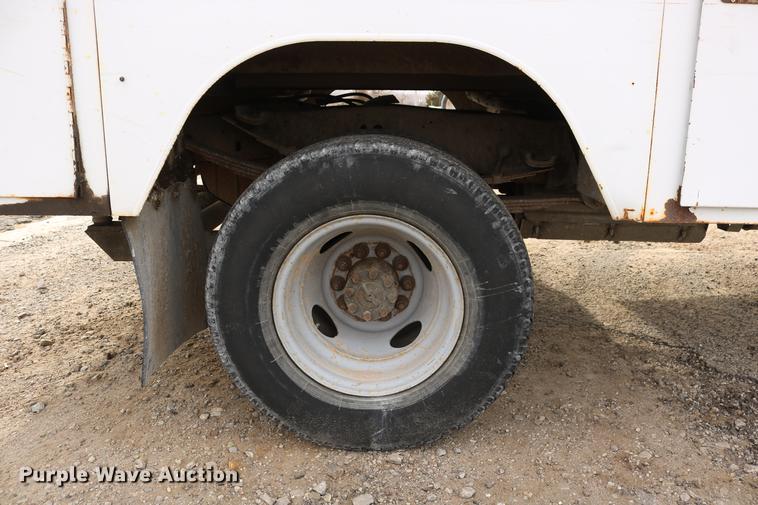 image for item DC3558 1993 Ford F350 Super Duty bucket truck