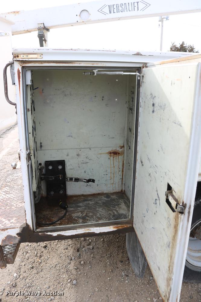 image for item DC3558 1993 Ford F350 Super Duty bucket truck