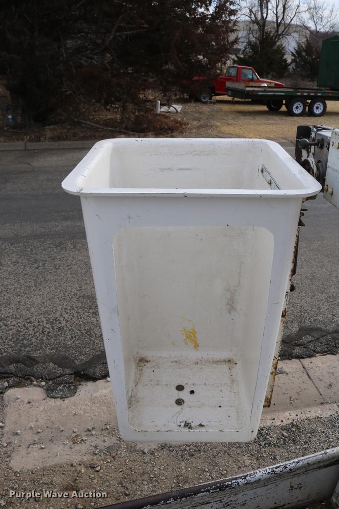 image for item DC3558 1993 Ford F350 Super Duty bucket truck