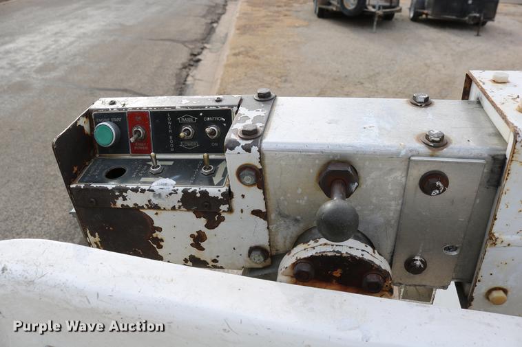 image for item DC3558 1993 Ford F350 Super Duty bucket truck