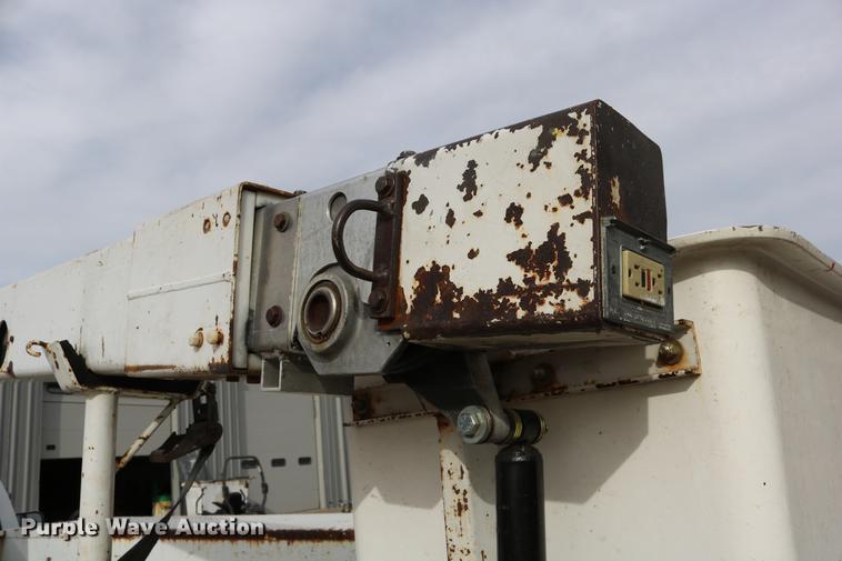 image for item DC3558 1993 Ford F350 Super Duty bucket truck