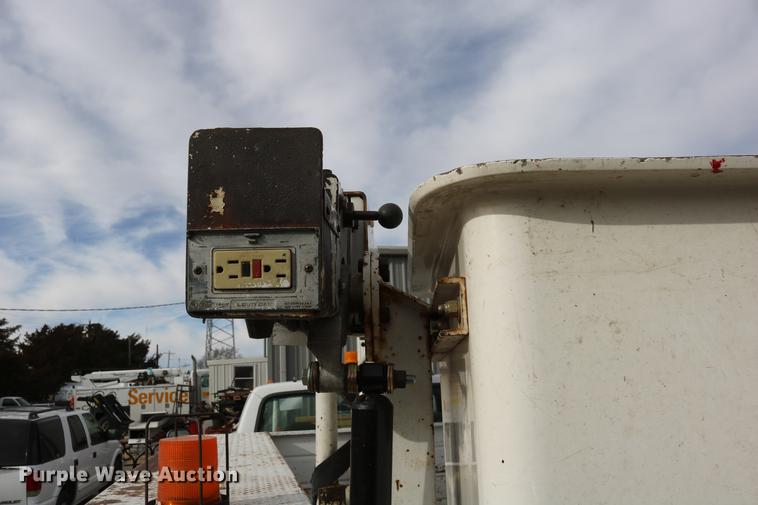 image for item DC3558 1993 Ford F350 Super Duty bucket truck