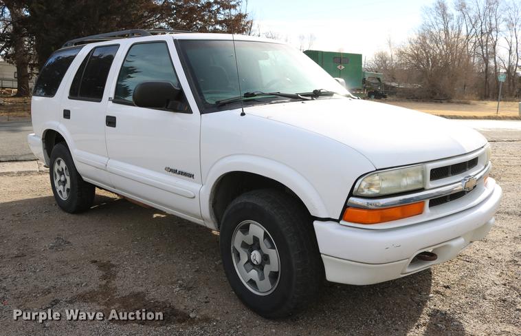 image for item DC3559 2003 Chevrolet Blazer SUV