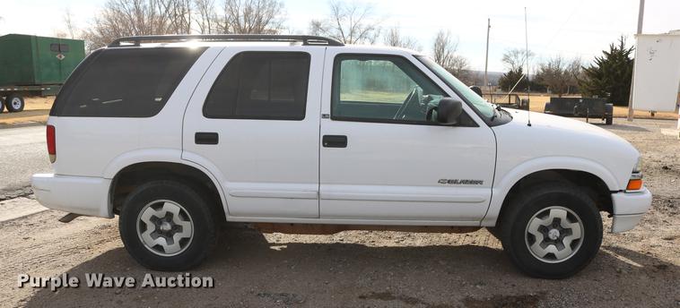 image for item DC3559 2003 Chevrolet Blazer SUV