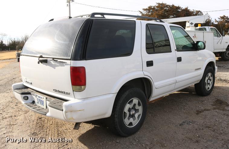 image for item DC3559 2003 Chevrolet Blazer SUV