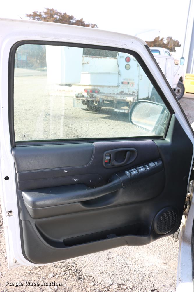 image for item DC3559 2003 Chevrolet Blazer SUV