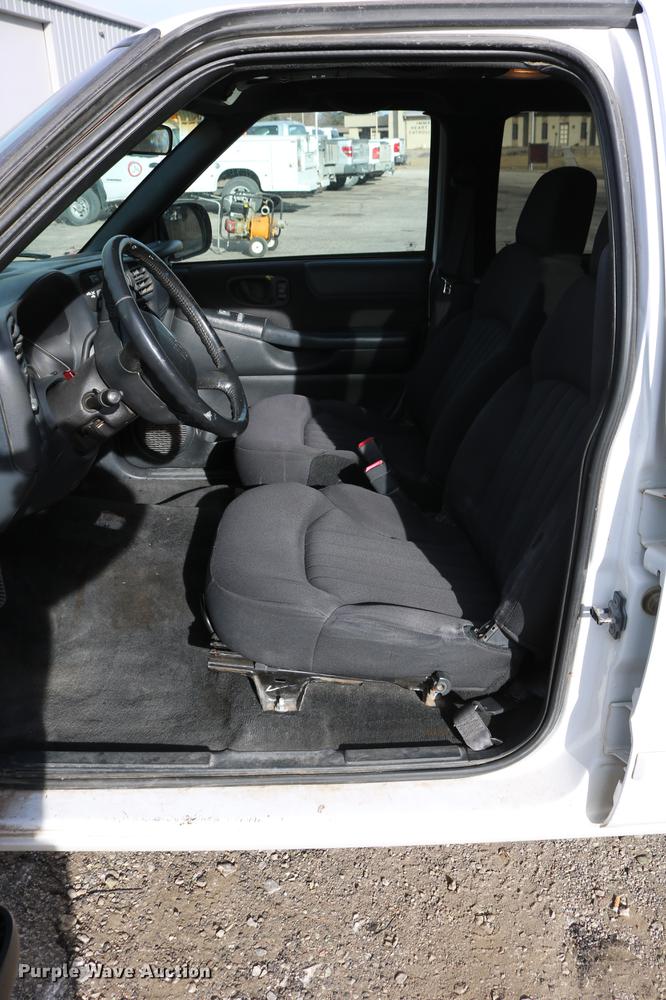 image for item DC3559 2003 Chevrolet Blazer SUV