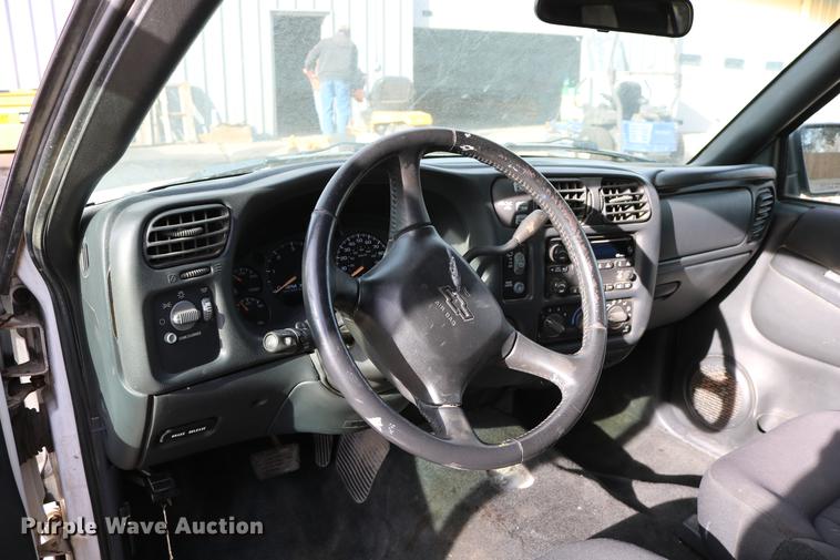 image for item DC3559 2003 Chevrolet Blazer SUV