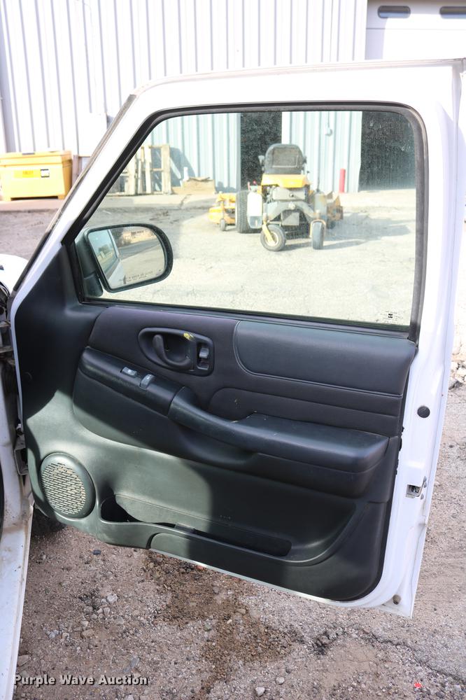 image for item DC3559 2003 Chevrolet Blazer SUV