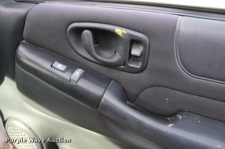 image for item DC3559 2003 Chevrolet Blazer SUV