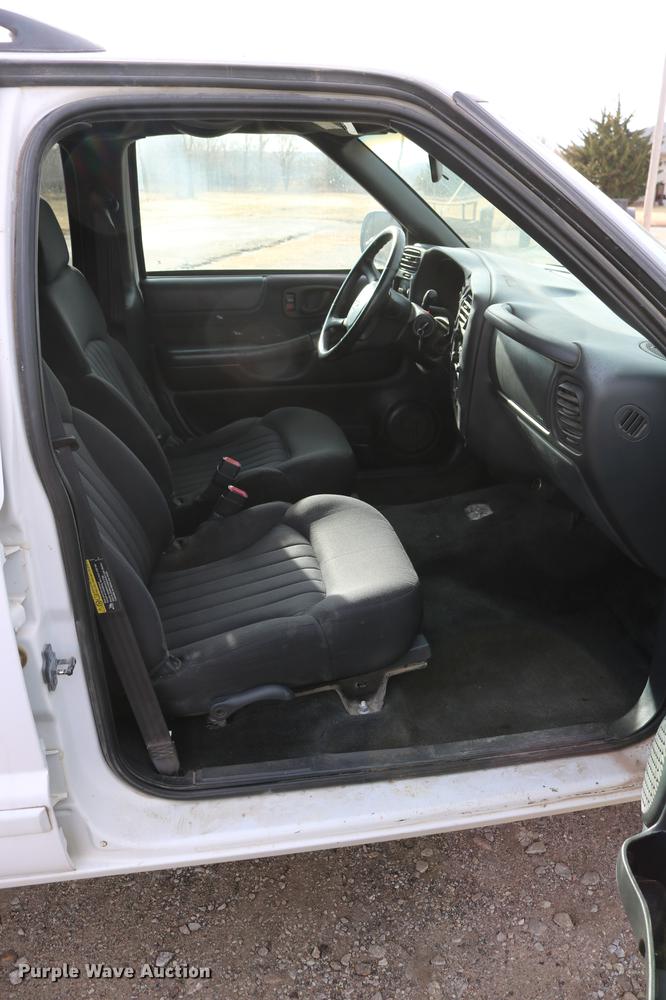 image for item DC3559 2003 Chevrolet Blazer SUV