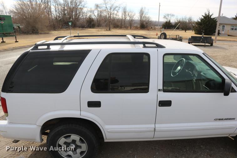 image for item DC3559 2003 Chevrolet Blazer SUV
