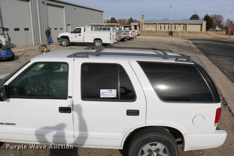 image for item DC3559 2003 Chevrolet Blazer SUV