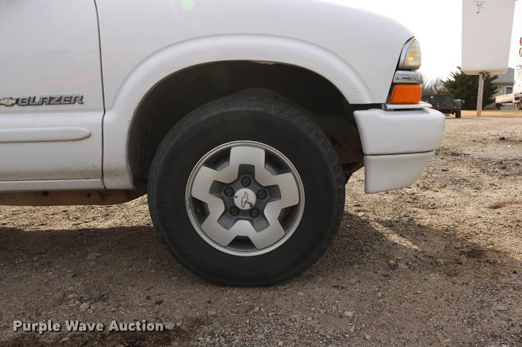 image for item DC3559 2003 Chevrolet Blazer SUV