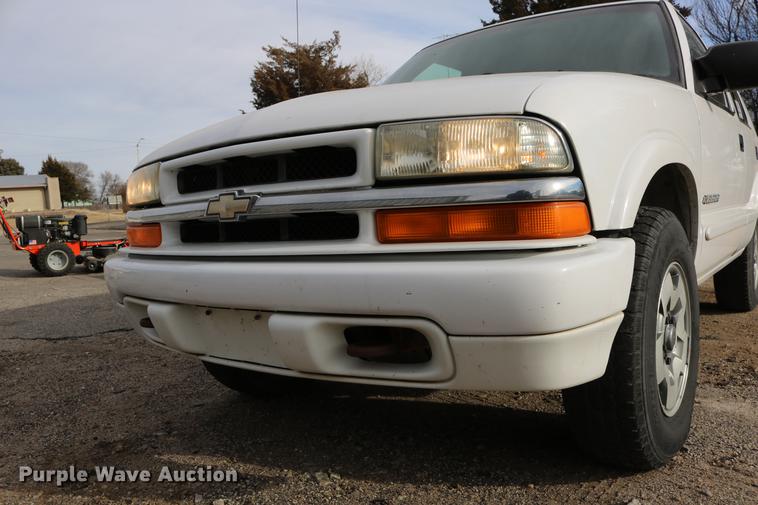 image for item DC3559 2003 Chevrolet Blazer SUV