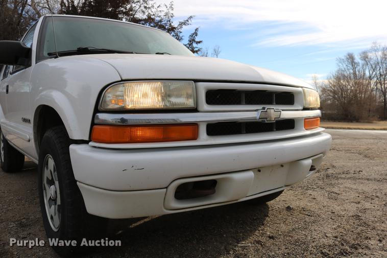 image for item DC3559 2003 Chevrolet Blazer SUV