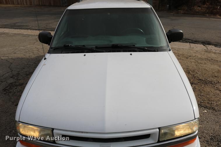 image for item DC3559 2003 Chevrolet Blazer SUV